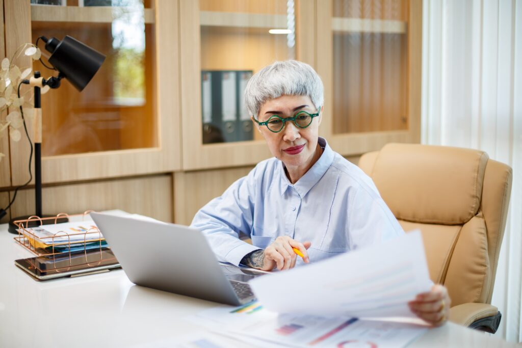A woman working on the financial side of managing a trust so that everyone can rest easy knowing the fiduciary duty is being upheld.